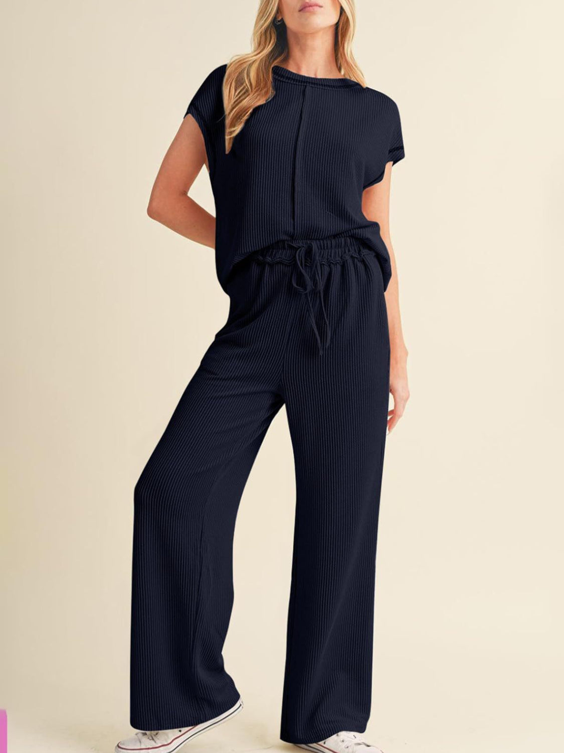 Carolina - Elegantes Freizeit-Set mit geripptem Kurzarm-Top und Hose