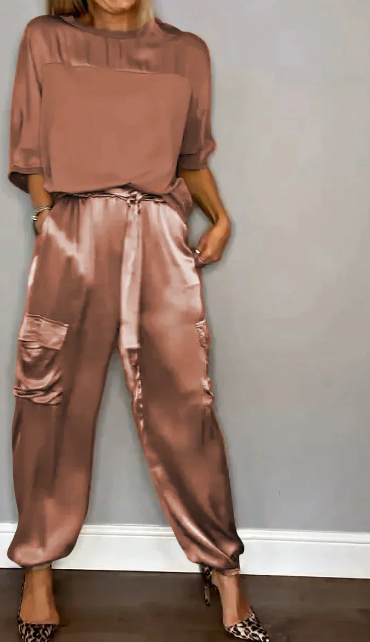 Kleya - Zweiteiliger Anzug aus glattem Satin