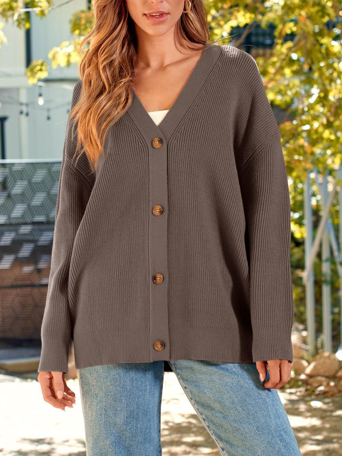Brianna - Gerippte Strickjacke mit Knöpfen und langen Ärmeln