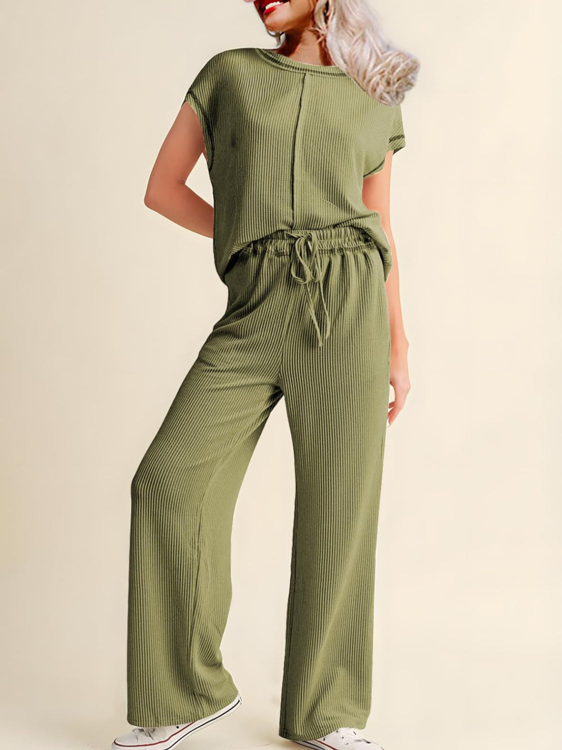 Carolina - Elegantes Freizeit-Set mit geripptem Kurzarm-Top und Hose