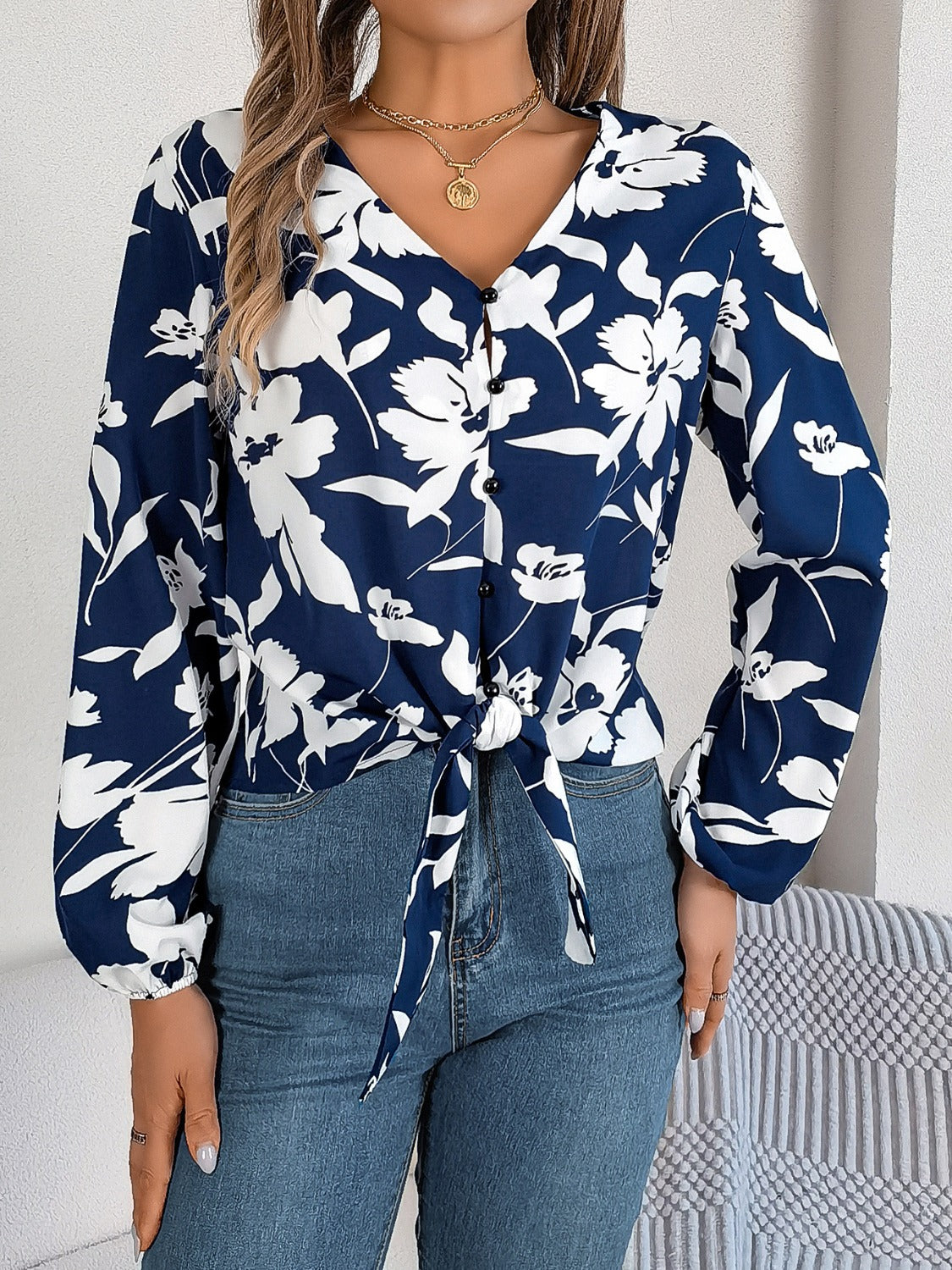 Victoria - Elegante Bluse mit V-Ausschnitt, Print und langen Ärmeln