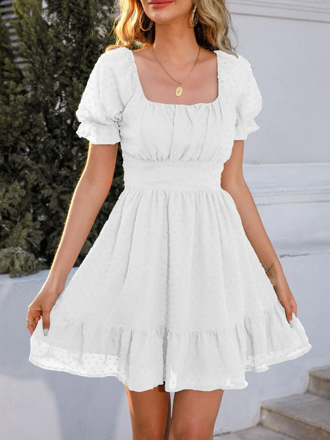 Angelica - Elegantes Mini-Kleid mit kurzen Ärmeln und Schweizer Punktmuster