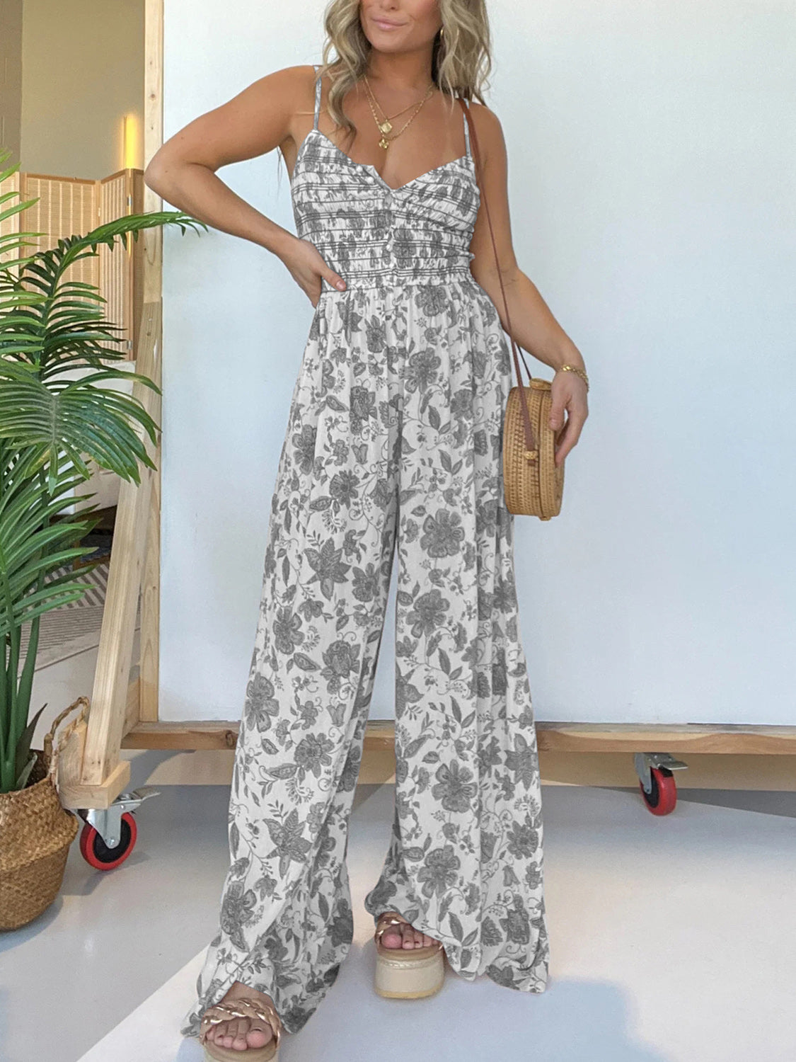 Jana – Stilvoller Blumen-Jumpsuit mit Trägern und weitem Bein