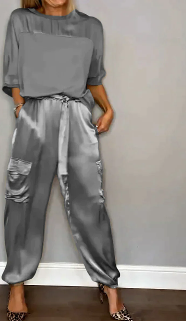 Kleya - Zweiteiliger Anzug aus glattem Satin
