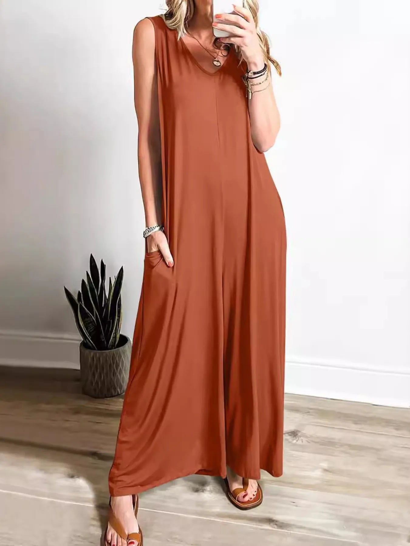 Lily - Lässiger ärmelloser Jumpsuit mit V-Ausschnitt und Taschen