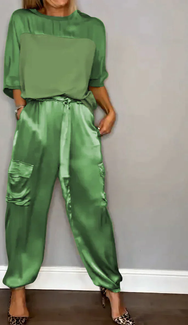 Kleya - Zweiteiliger Anzug aus glattem Satin
