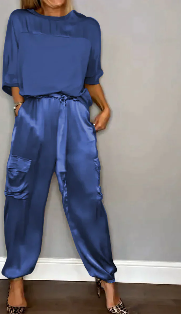 Kleya - Zweiteiliger Anzug aus glattem Satin