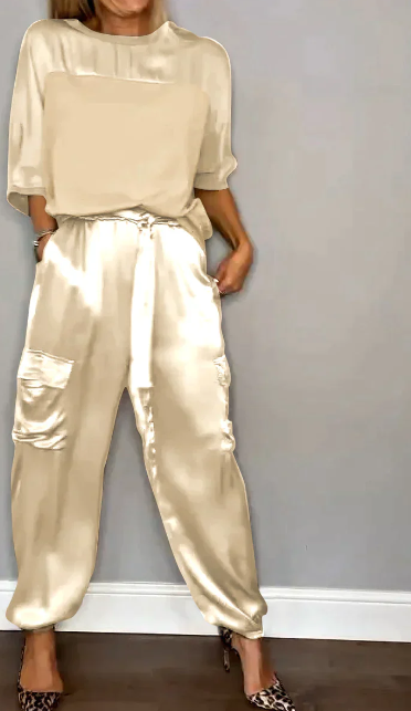 Kleya - Zweiteiliger Anzug aus glattem Satin