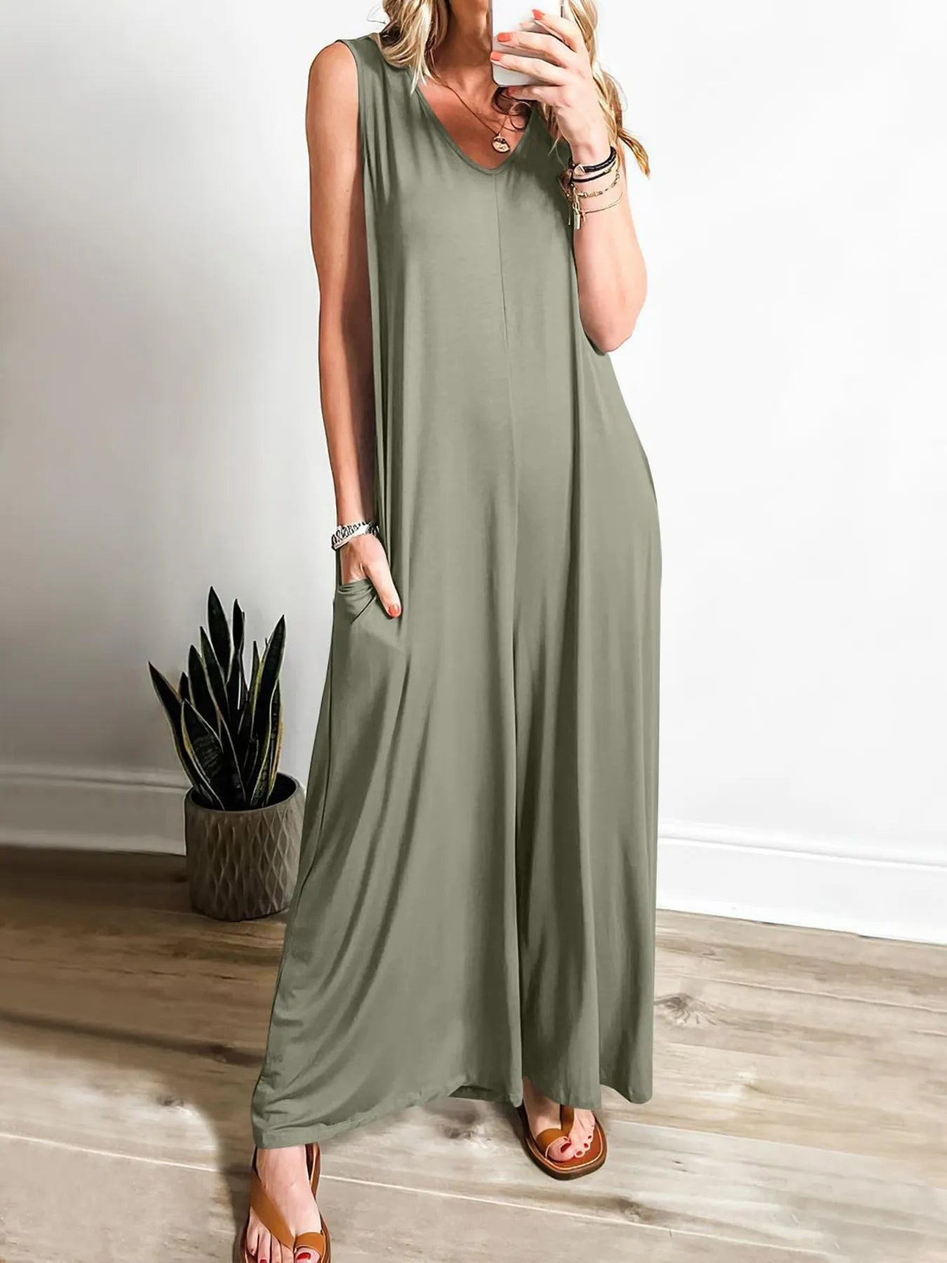 Lily - Lässiger ärmelloser Jumpsuit mit V-Ausschnitt und Taschen