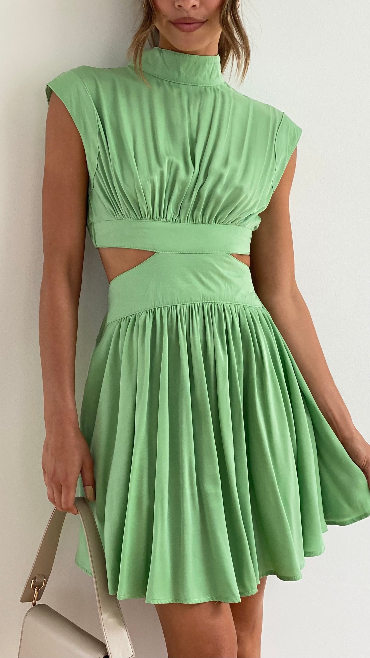 Delilah - Glamouröses und stilvolles Kleid mit Ausschnitt in der Taille für Frauen