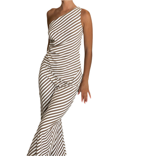 Darcie -  Asymmetrischer Schnitt und eleganter Taillensatz