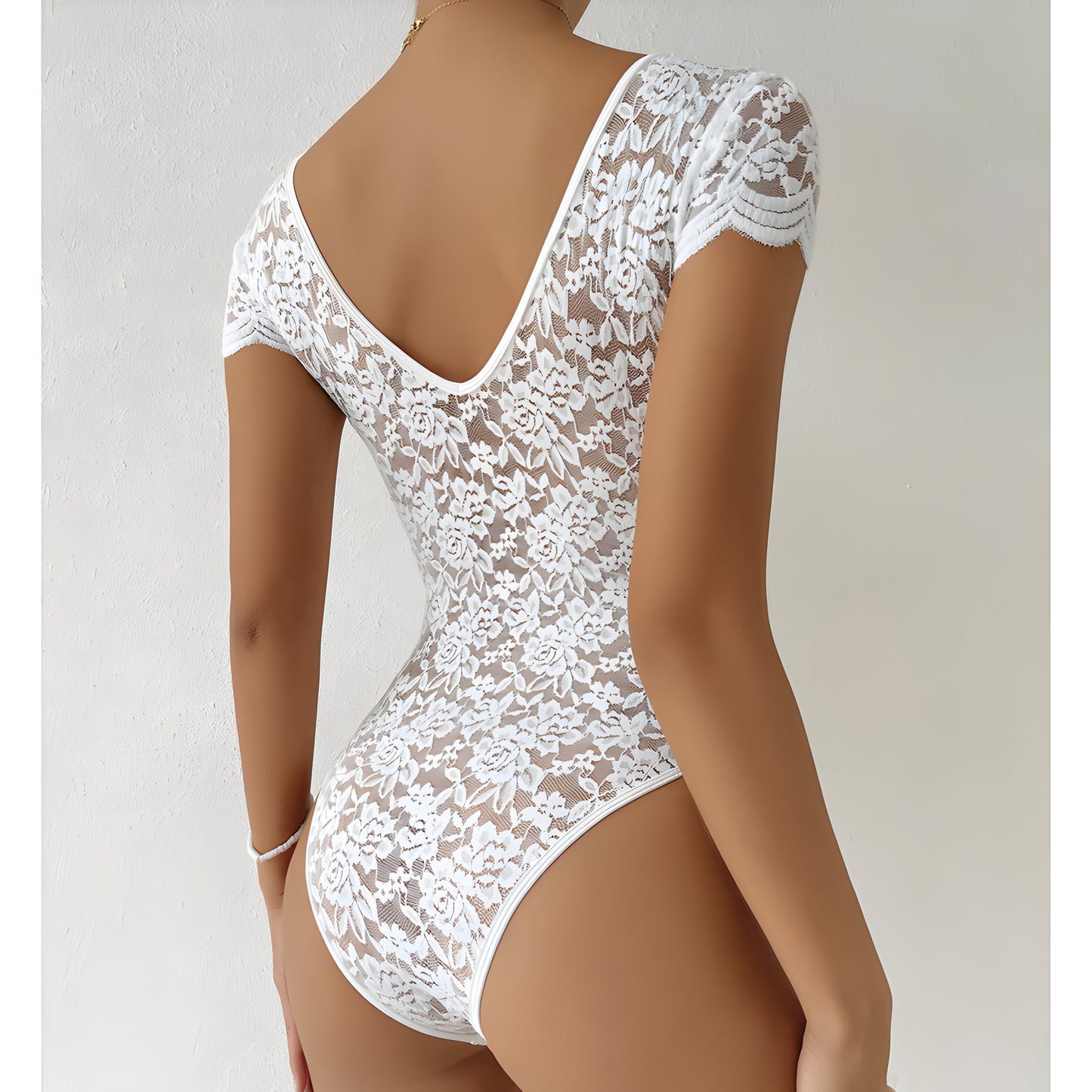 May | Eleganter Spitzen-Body mit V-Ausschnitt