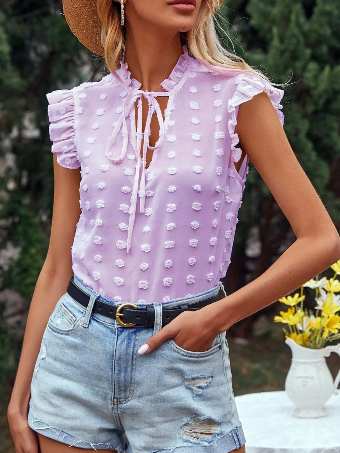Natasha - Elegante gepunktete Bluse mit hohem Kragen und Rüschen