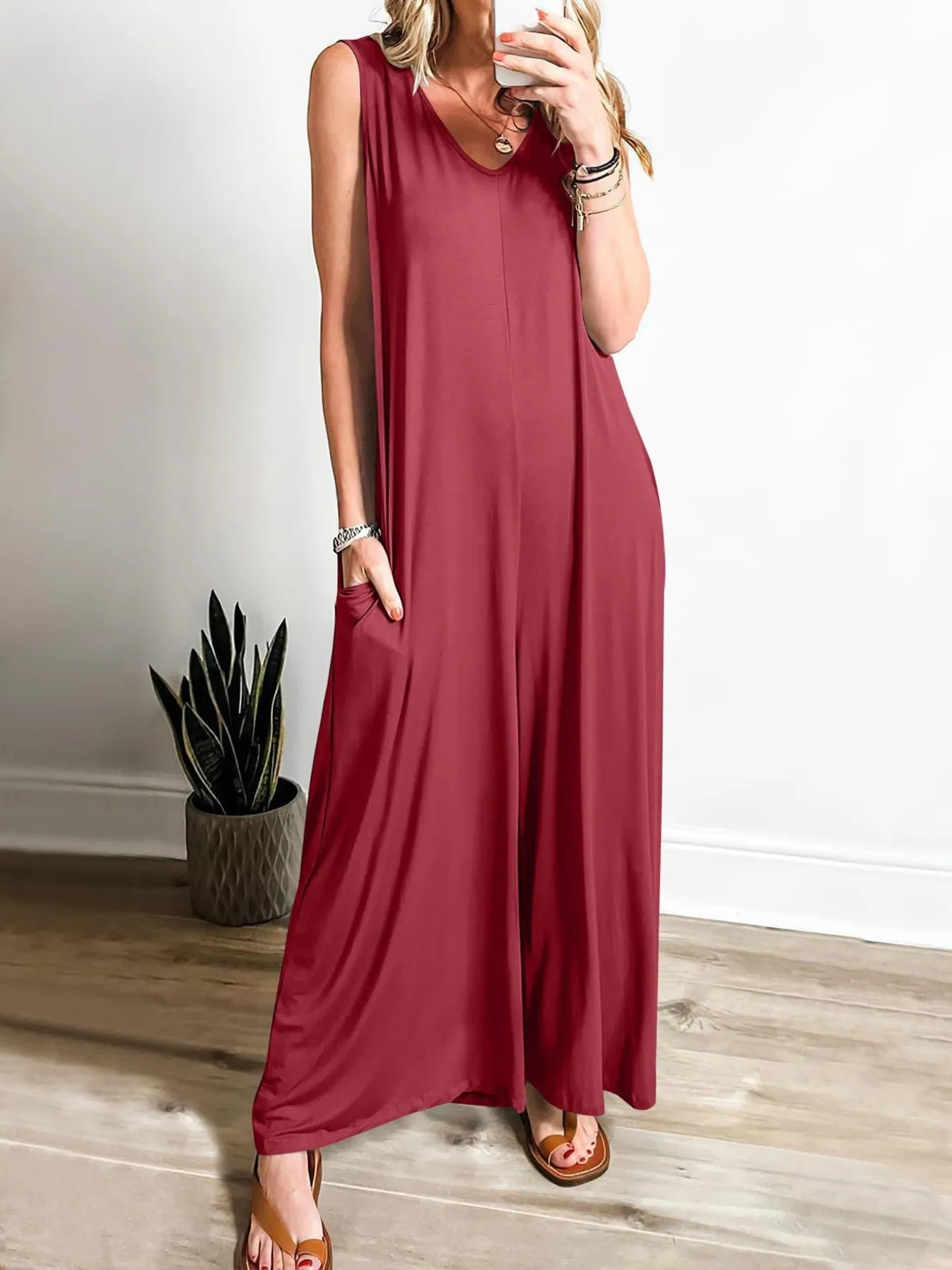 Lily - Lässiger ärmelloser Jumpsuit mit V-Ausschnitt und Taschen