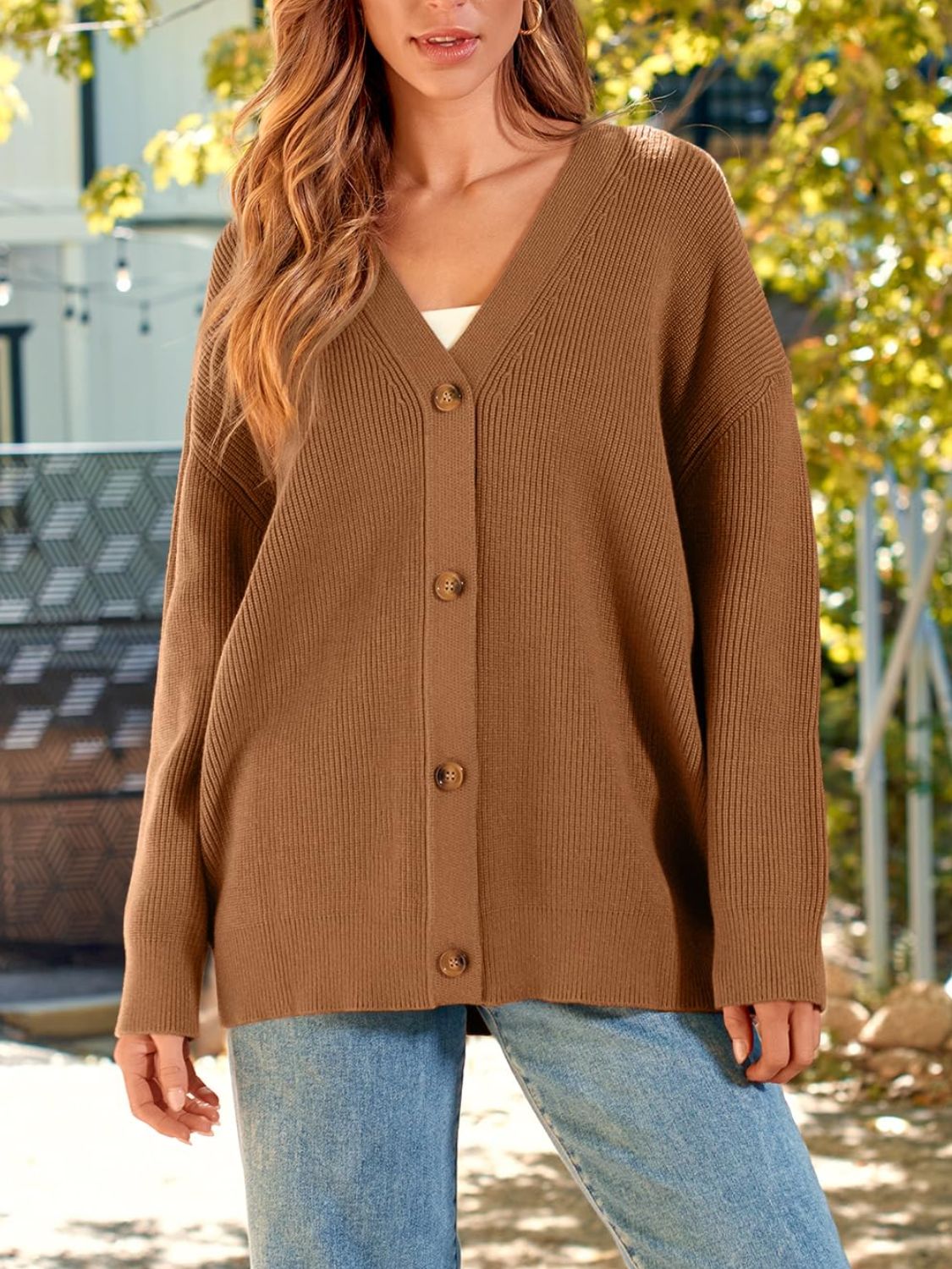 Brianna - Gerippte Strickjacke mit Knöpfen und langen Ärmeln