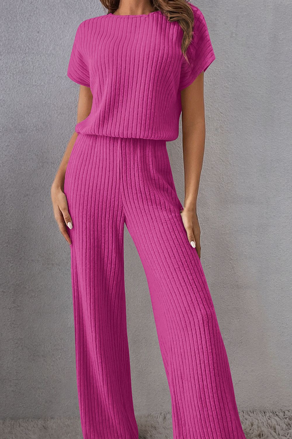 Lucille - Casual-Jumpsuit mit kurzen Ärmeln und geripptem Rundhalsausschnitt