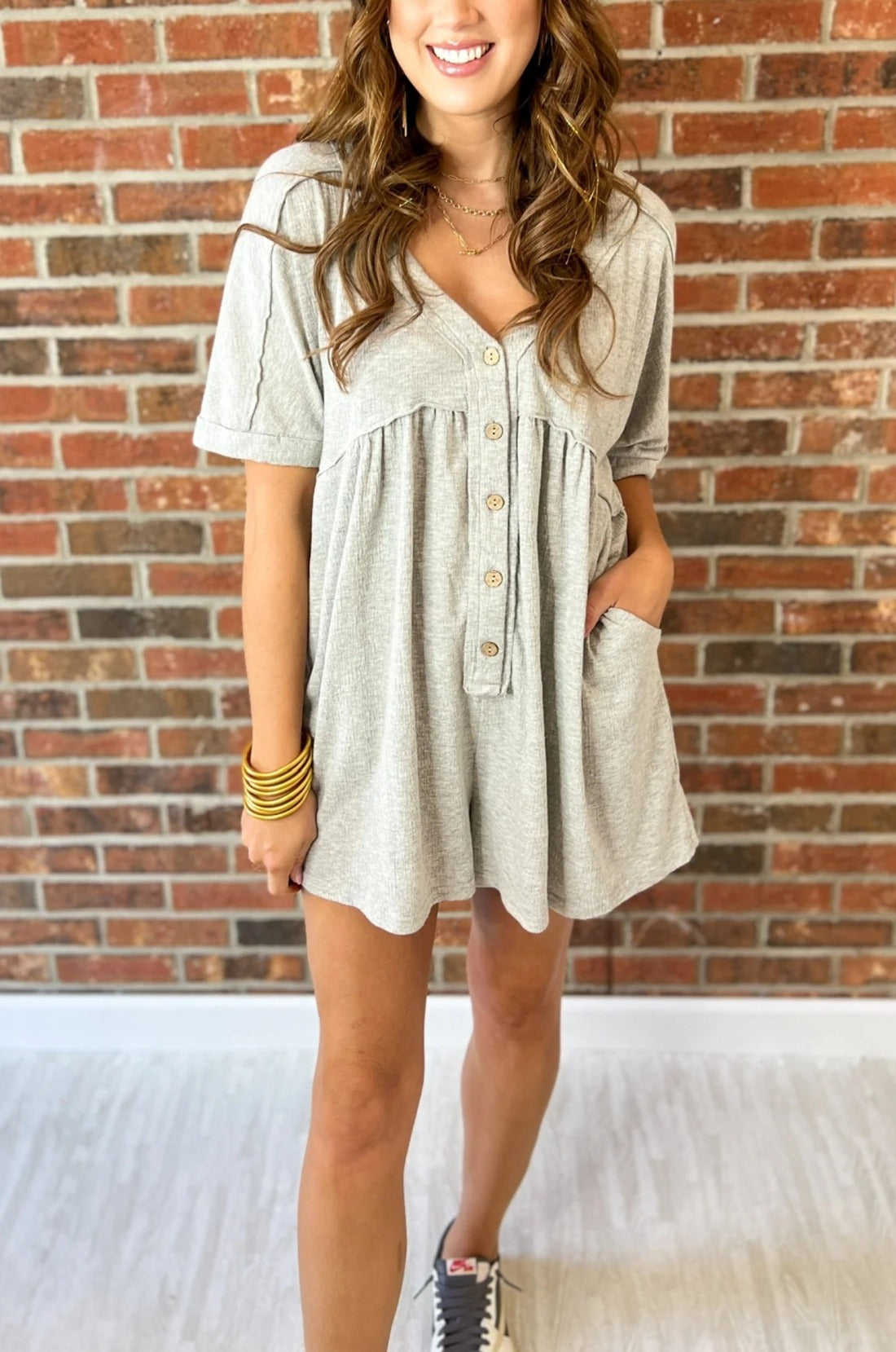 Frieda | Romper mit V-Ausschnitt und Knopfleiste