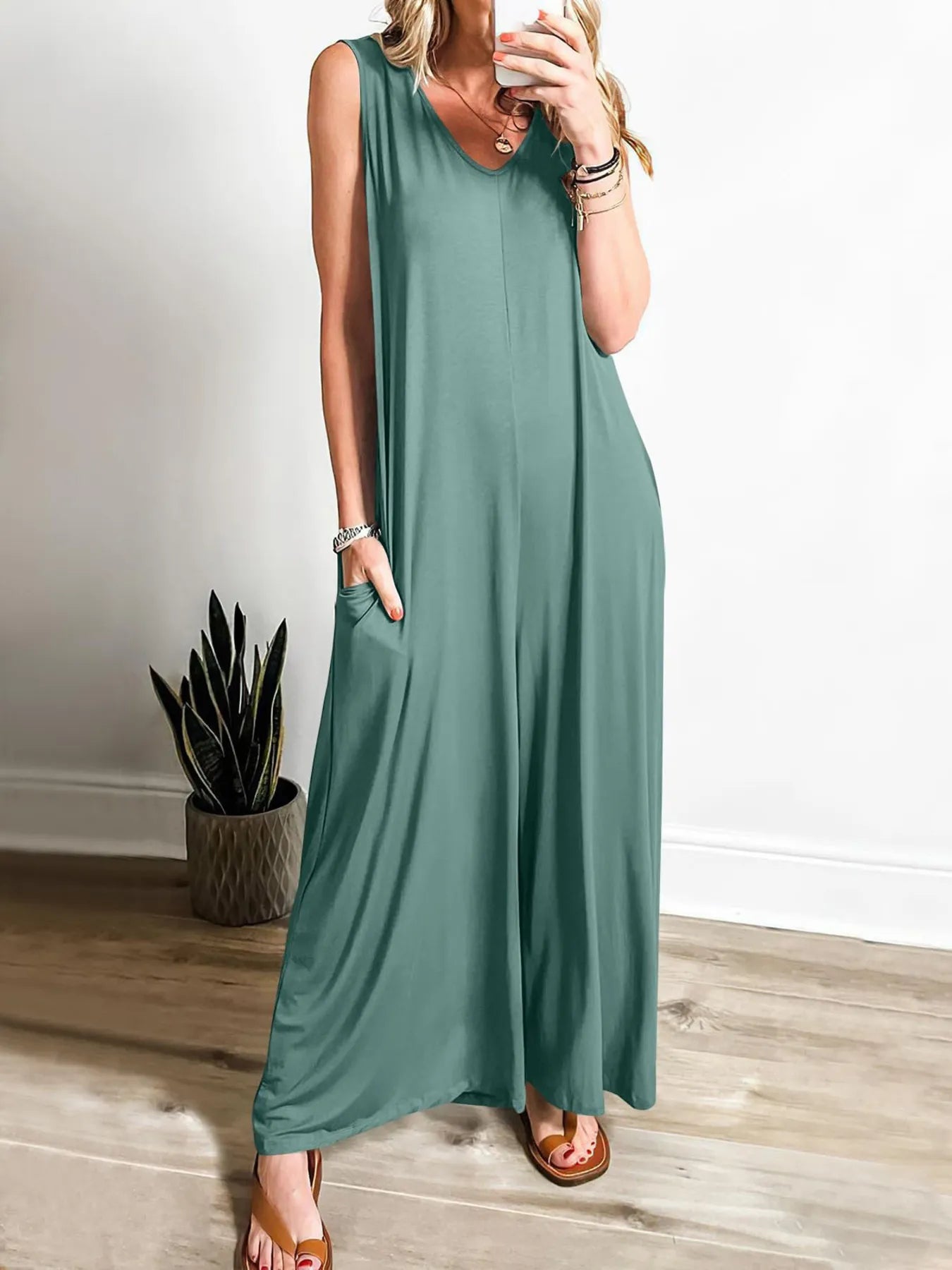 Lily - Lässiger ärmelloser Jumpsuit mit V-Ausschnitt und Taschen