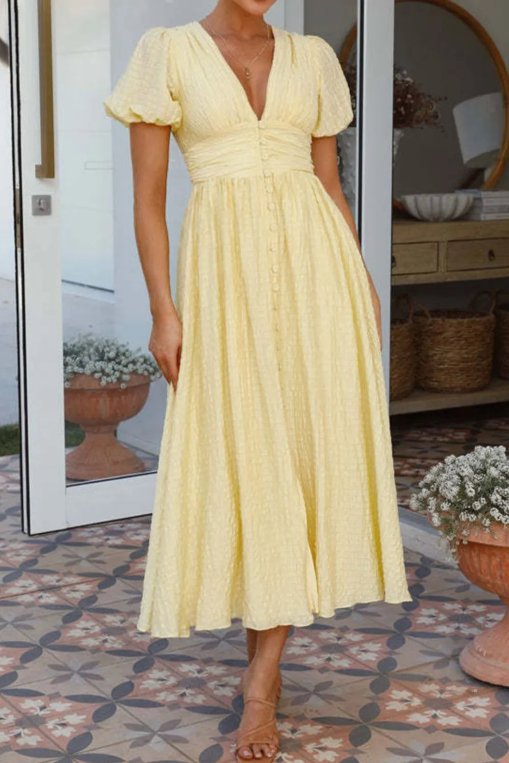 Clarissa - Elegantes Kleid mit Puffärmeln und tiefem V-Ausschnitt