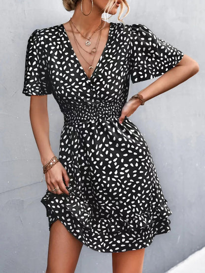 Lexi - Modisches Mini-Kleid mit Print, kurzem Ärmel, tiefem V-Ausschnitt und Rüsche