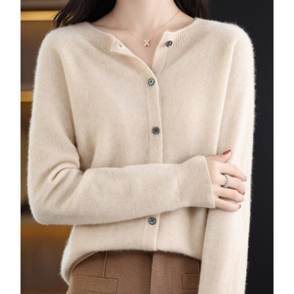 Damen Strickjacke mit O-Ausschnitt aus reiner Merinowoll