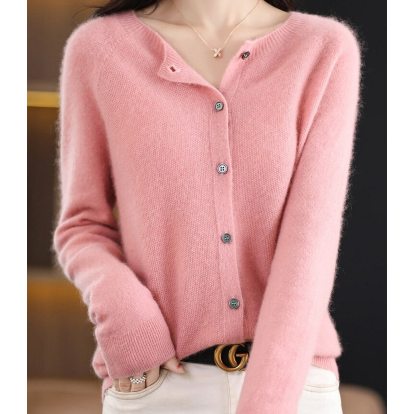 Damen Strickjacke mit O-Ausschnitt aus reiner Merinowoll