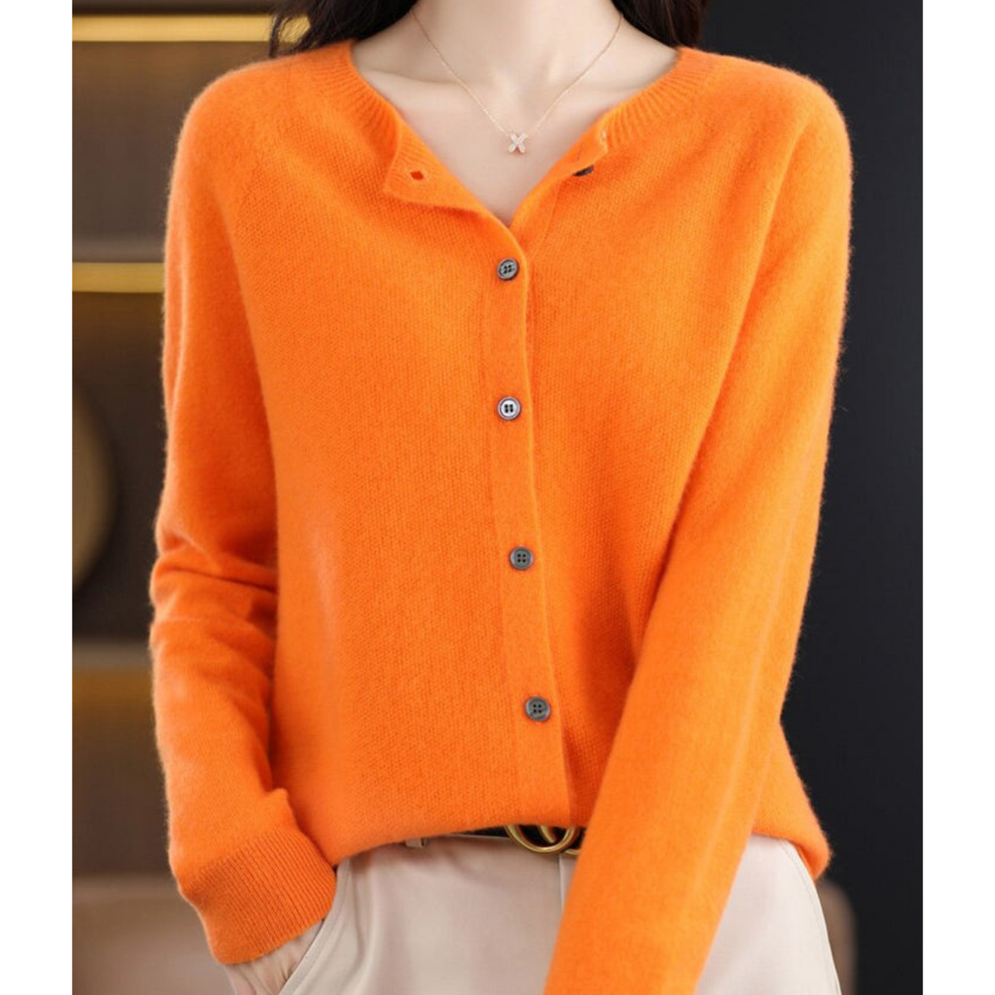 Damen Strickjacke mit O-Ausschnitt aus reiner Merinowoll