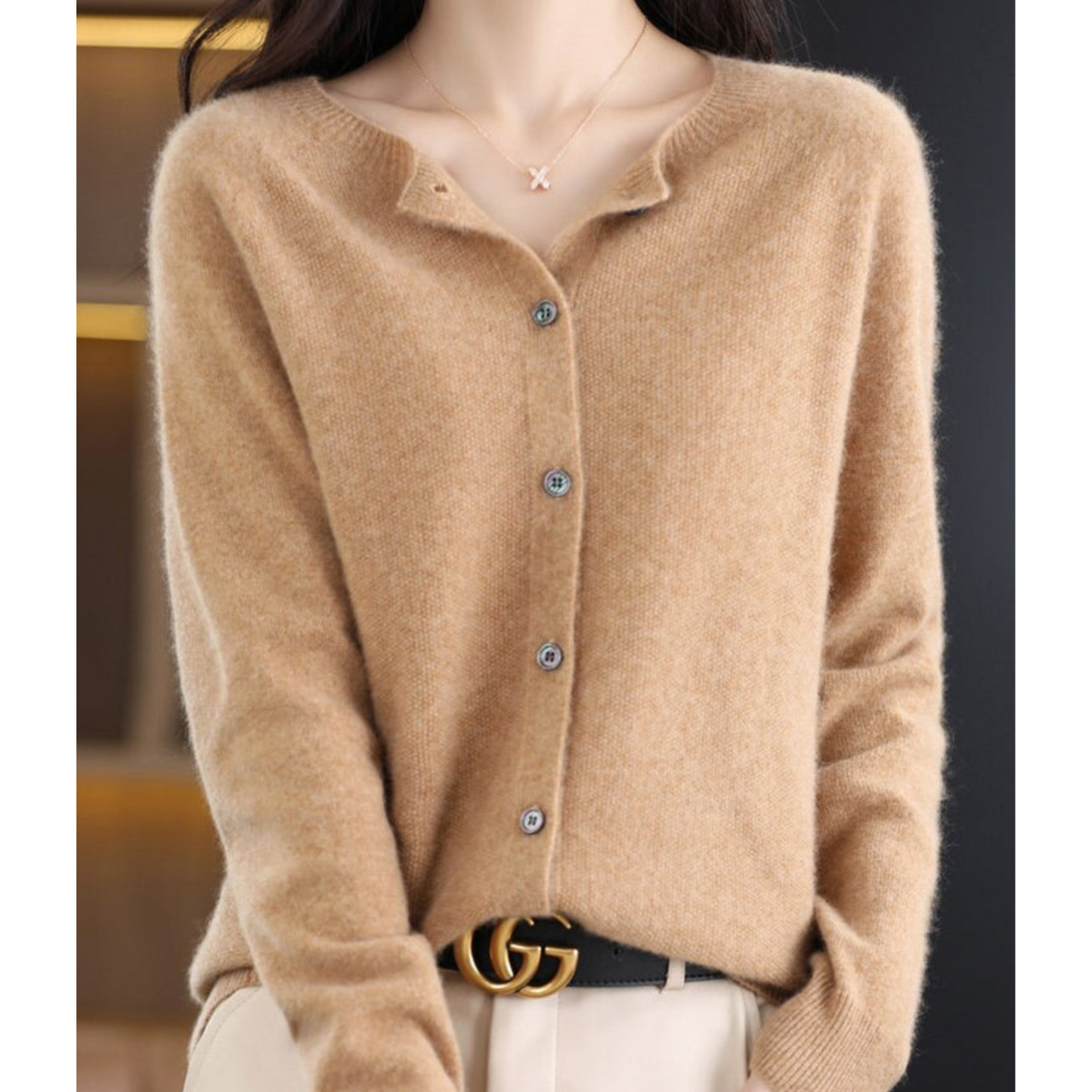 Damen Strickjacke mit O-Ausschnitt aus reiner Merinowoll