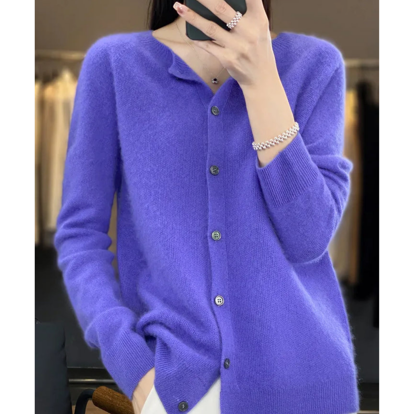 Damen Strickjacke mit O-Ausschnitt aus reiner Merinowoll