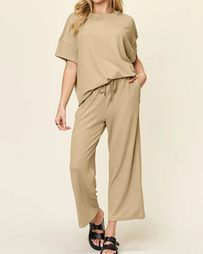 Kiera - Locker geschnittenes T-Shirt mit Rundhalsausschnitt und weiten Hosen