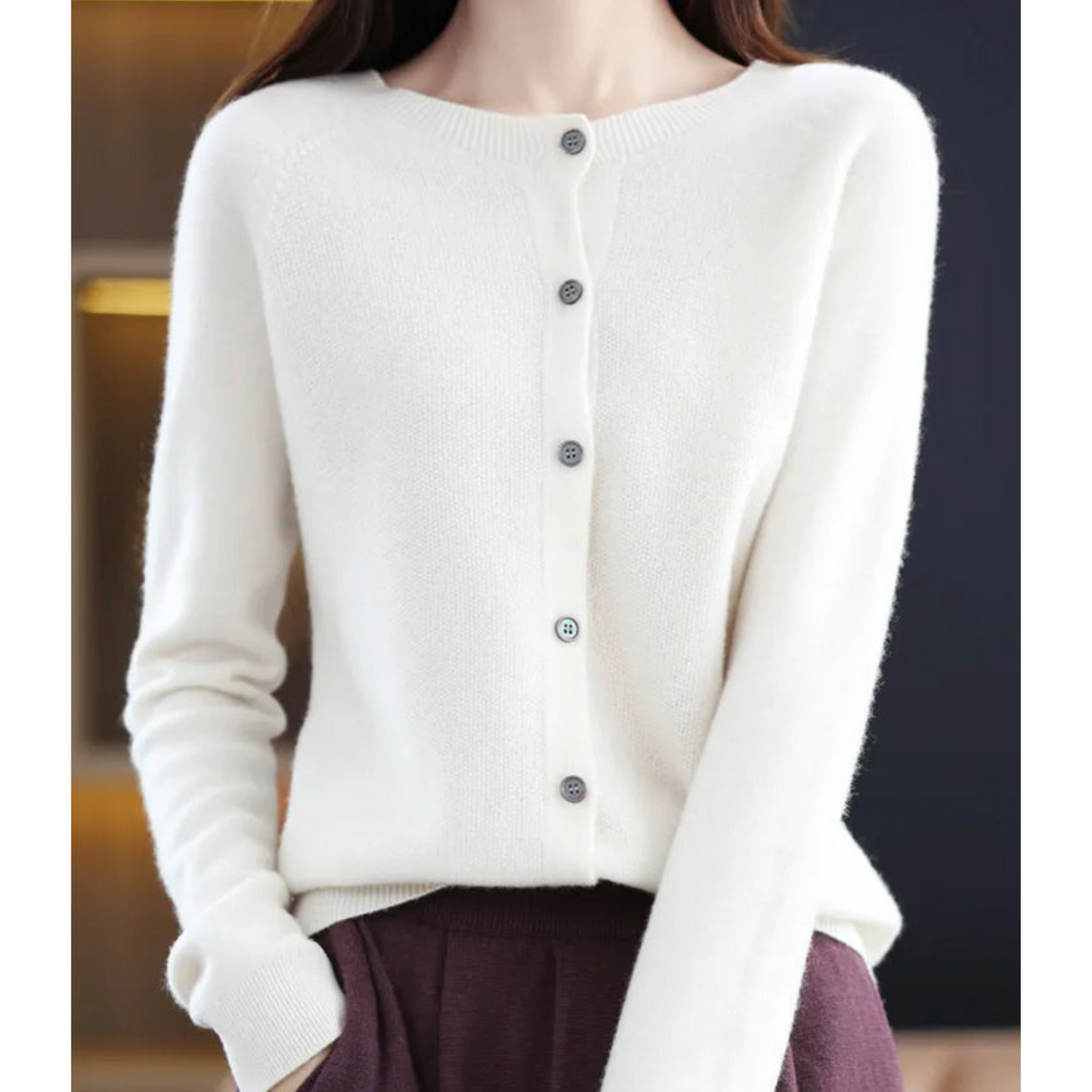 Damen Strickjacke mit O-Ausschnitt aus reiner Merinowoll