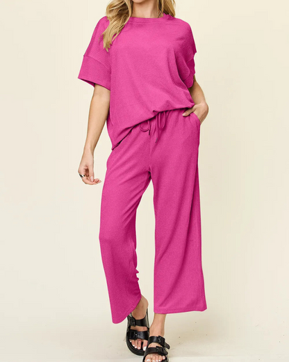 Kiera - Locker geschnittenes T-Shirt mit Rundhalsausschnitt und weiten Hosen