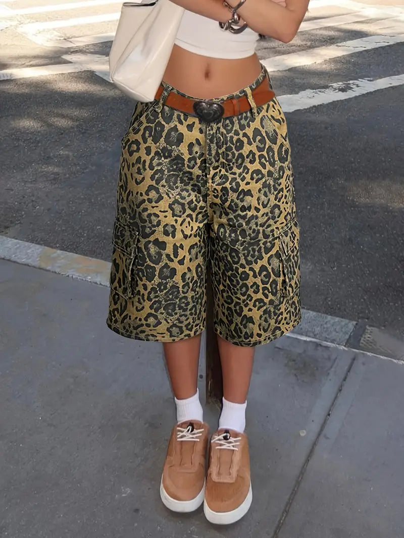 Tricia | Vintage-inspirierte High-Waisted Denim Shorts im Leopardenmuster