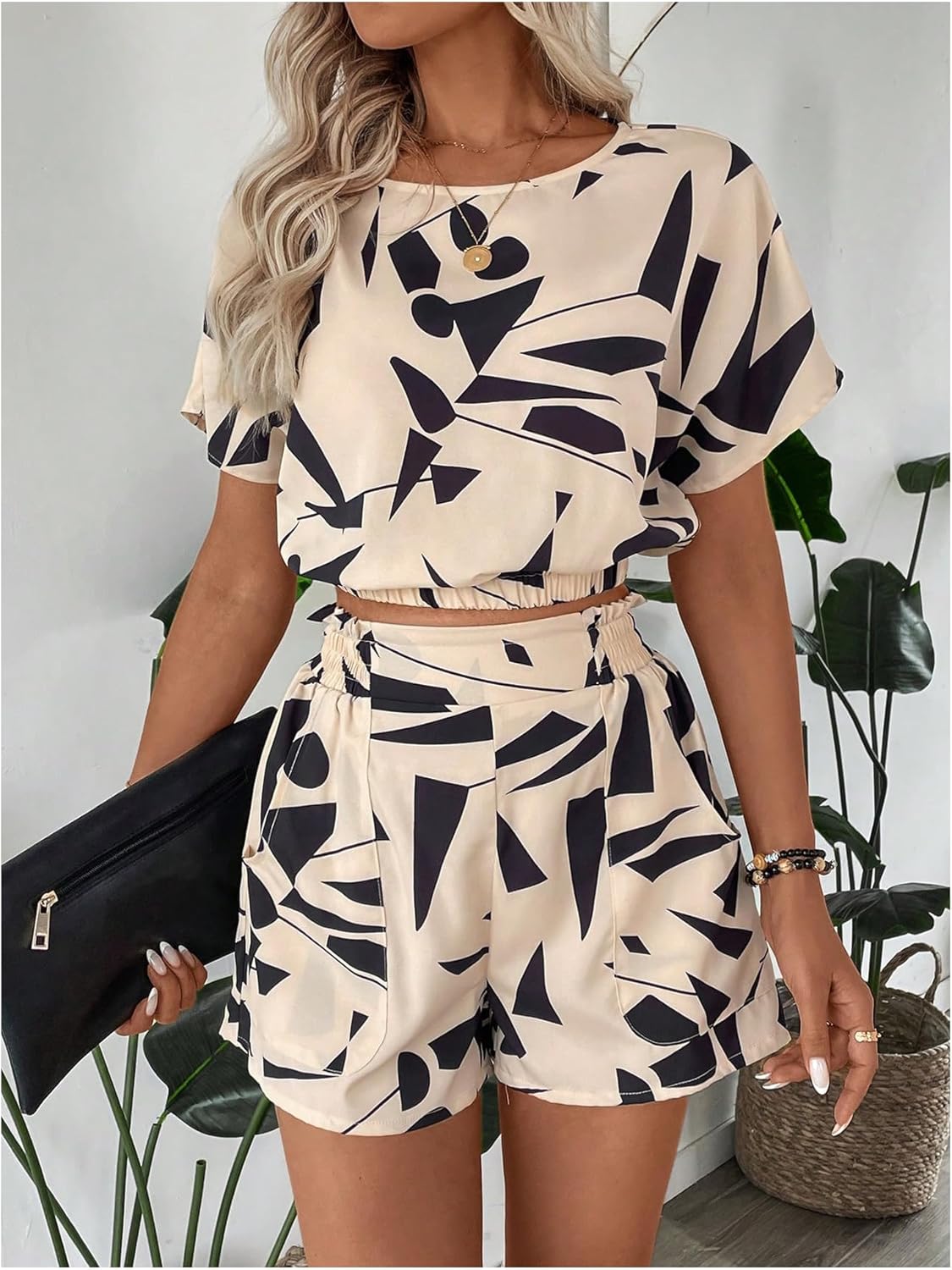 Ellie - Elegantes T-Shirt und Shorts mit geometrischem Liniendesign für Frauen