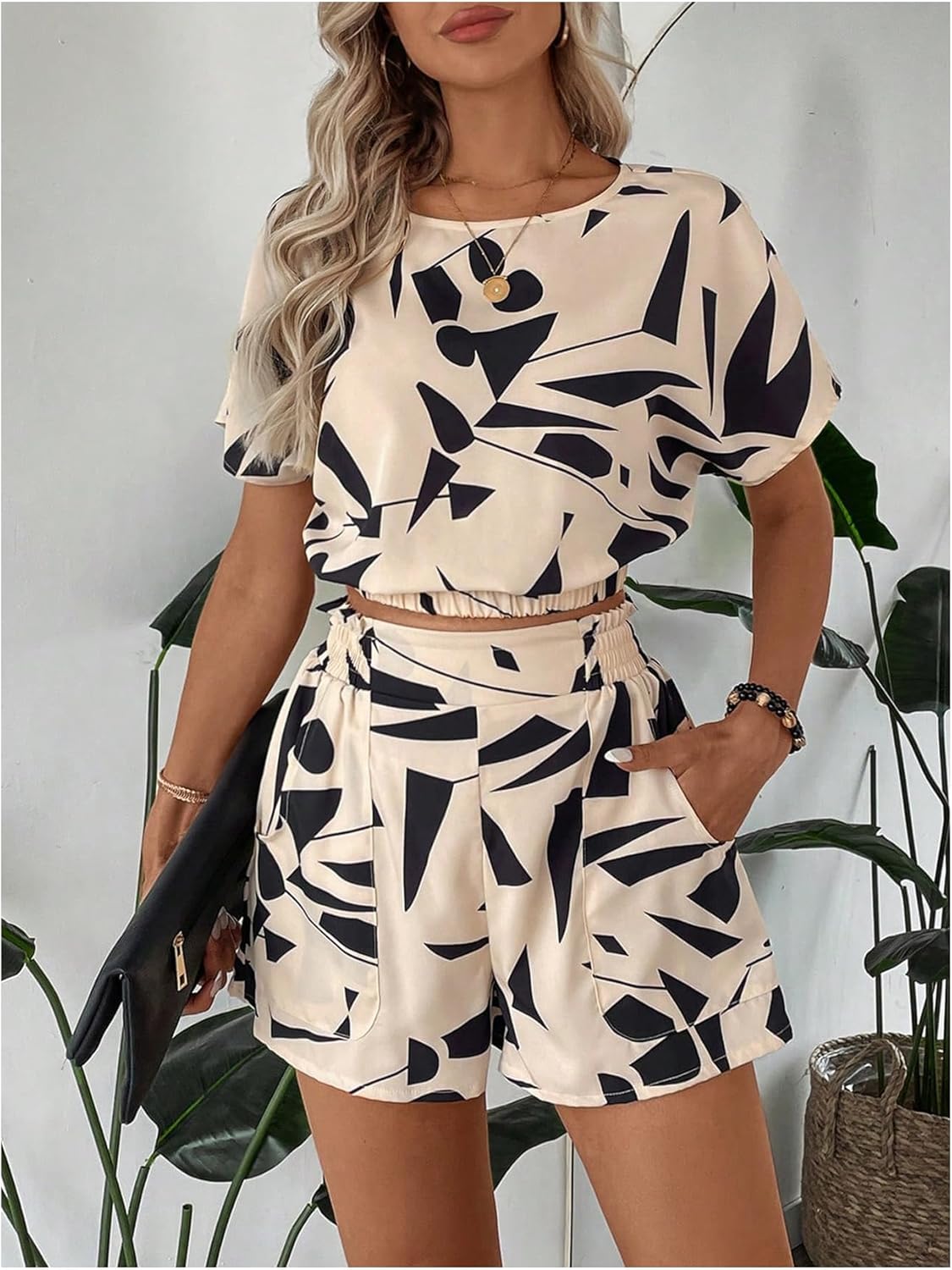 Ellie - Elegantes T-Shirt und Shorts mit geometrischem Liniendesign für Frauen