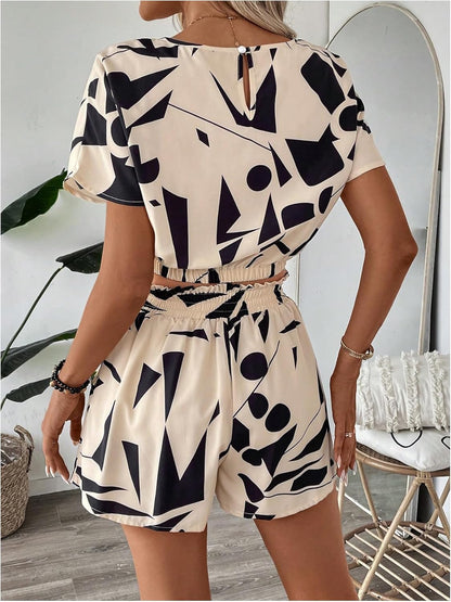 Ellie - Elegantes T-Shirt und Shorts mit geometrischem Liniendesign für Frauen