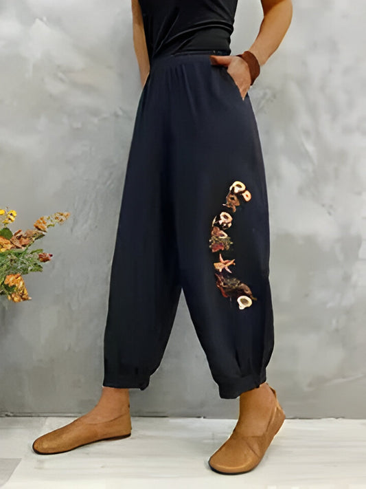 Zenaida | Schicke, floral bestickte Freizeithose für Frauen