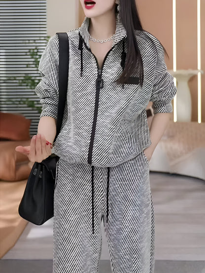 Adina | Müheloser Stil mit einem auffälligen Streifen-Design