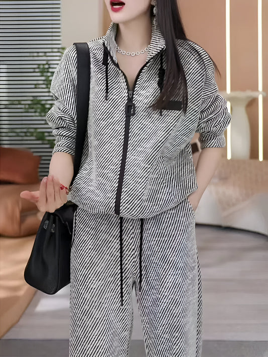 Adina | Müheloser Stil mit einem auffälligen Streifen-Design