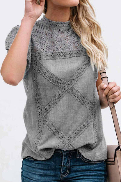 Laila - Schicke Spitzentop-Bluse mit geometrischem Muster und Kurzarm
