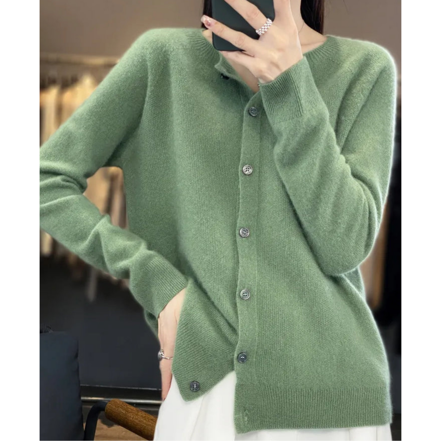 Damen Strickjacke mit O-Ausschnitt aus reiner Merinowoll