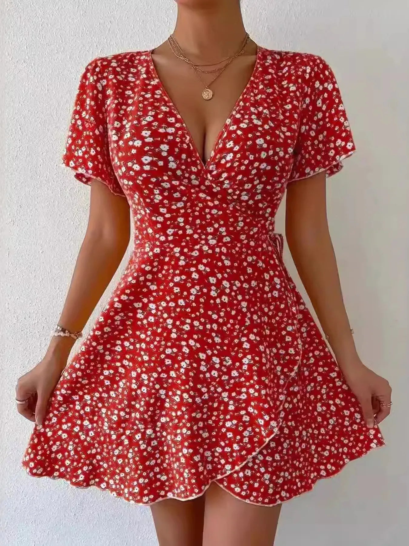 Rosanna - Elegantes Mini-Kleid mit Blumenmuster, kurzen Ärmeln und tiefem V-Ausschnitt
