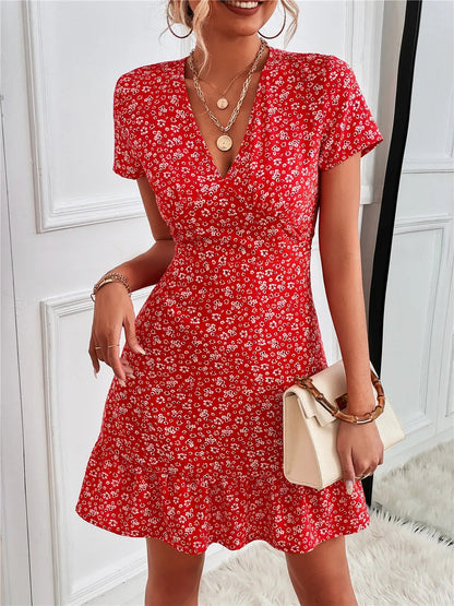 Martha - Schickes Mini-Kleid mit floralem Print, Rüschen-Saum, V-Ausschnitt und kurzen Ärmeln