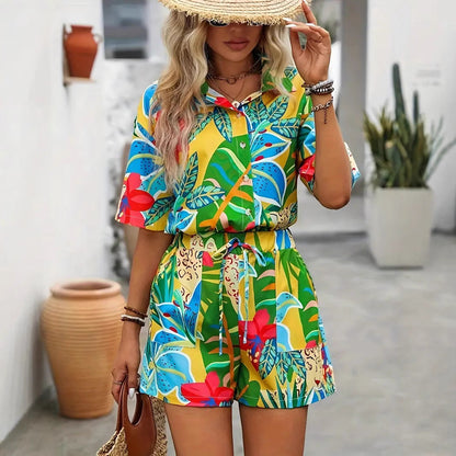 Karissa - Elegantes Set aus geblümtem Polo-Top und Shorts