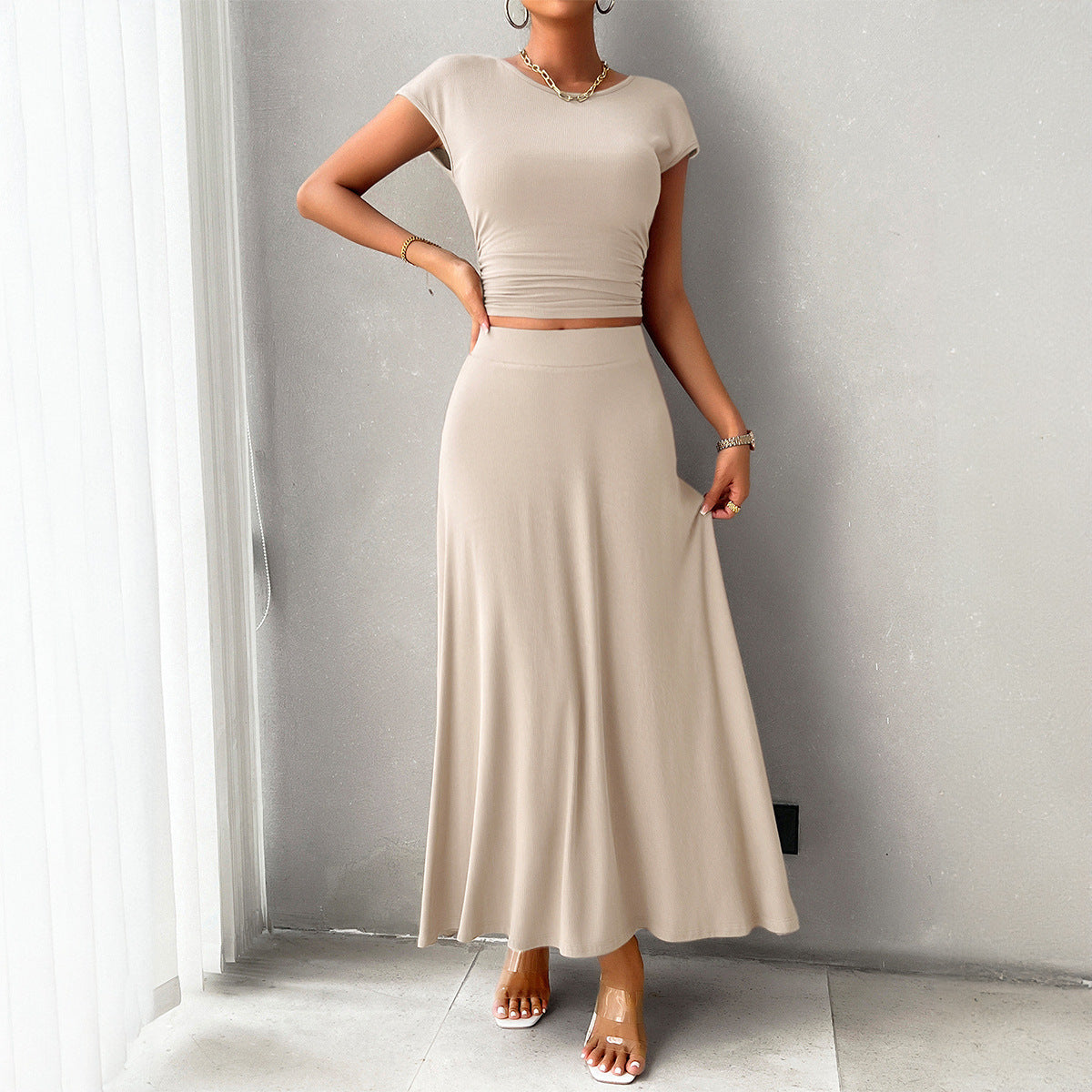 Chiara - Elegantes Set mit figurbetontem Crop-Top und fließendem Rock