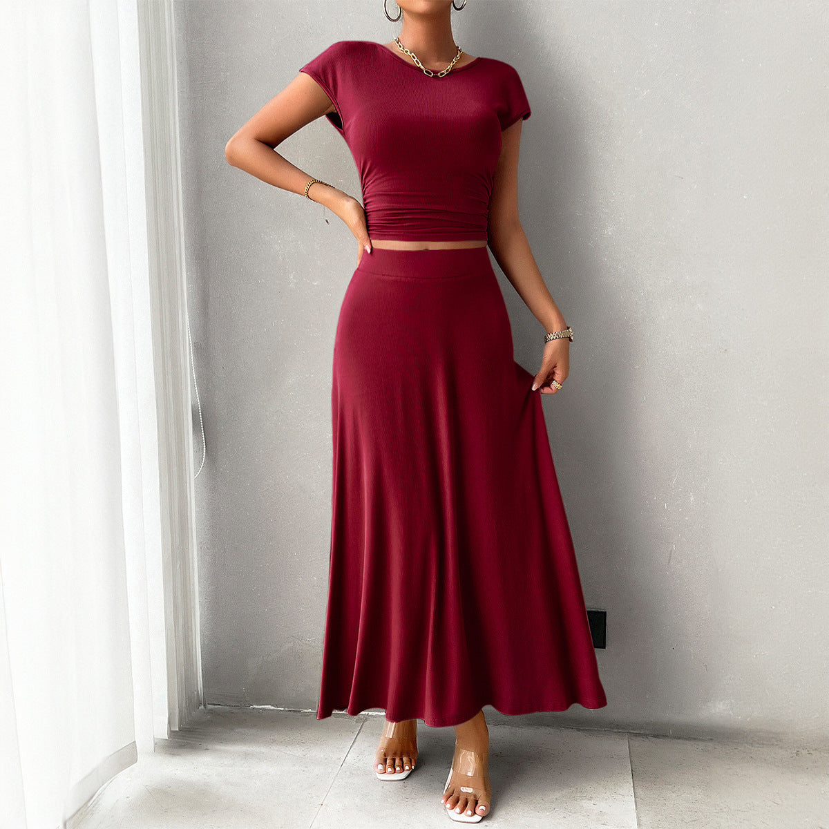 Chiara - Elegantes Set mit figurbetontem Crop-Top und fließendem Rock