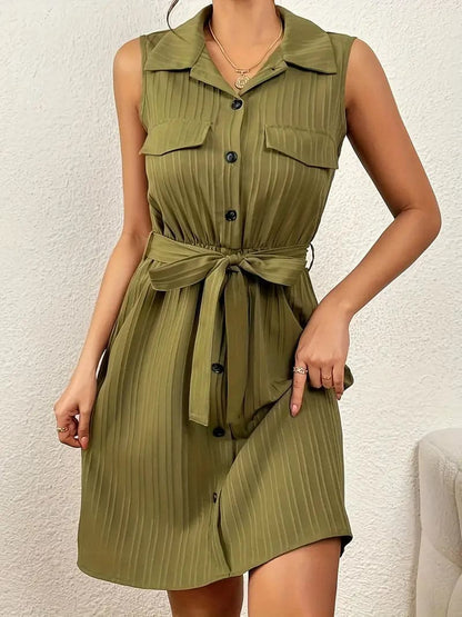 Bernadette | Ärmelloses Hemdblusenkleid im Plissee-Design