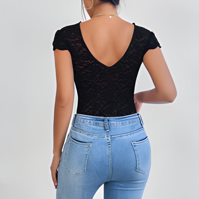 May | Eleganter Spitzen-Body mit V-Ausschnitt