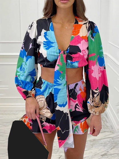 Nancy - Stylisches Sommer-Set mit Top und Shorts mit bunten Bändern