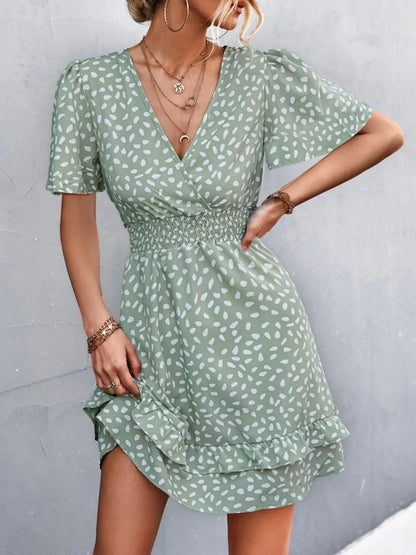Lexi - Modisches Mini-Kleid mit Print, kurzem Ärmel, tiefem V-Ausschnitt und Rüsche